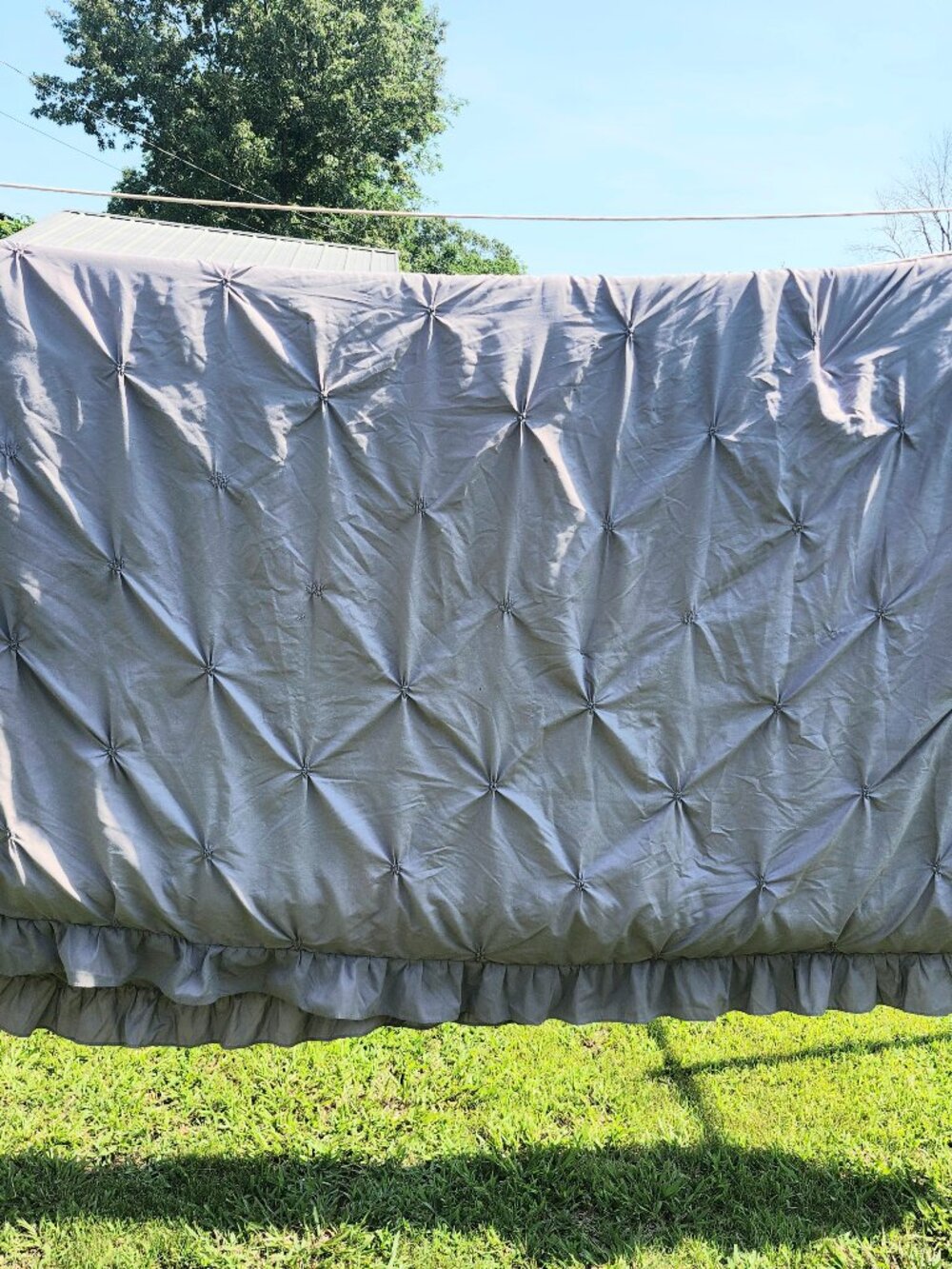 HIG queen comforter & matching shams 90" x 92" - Picture 2 of 15
